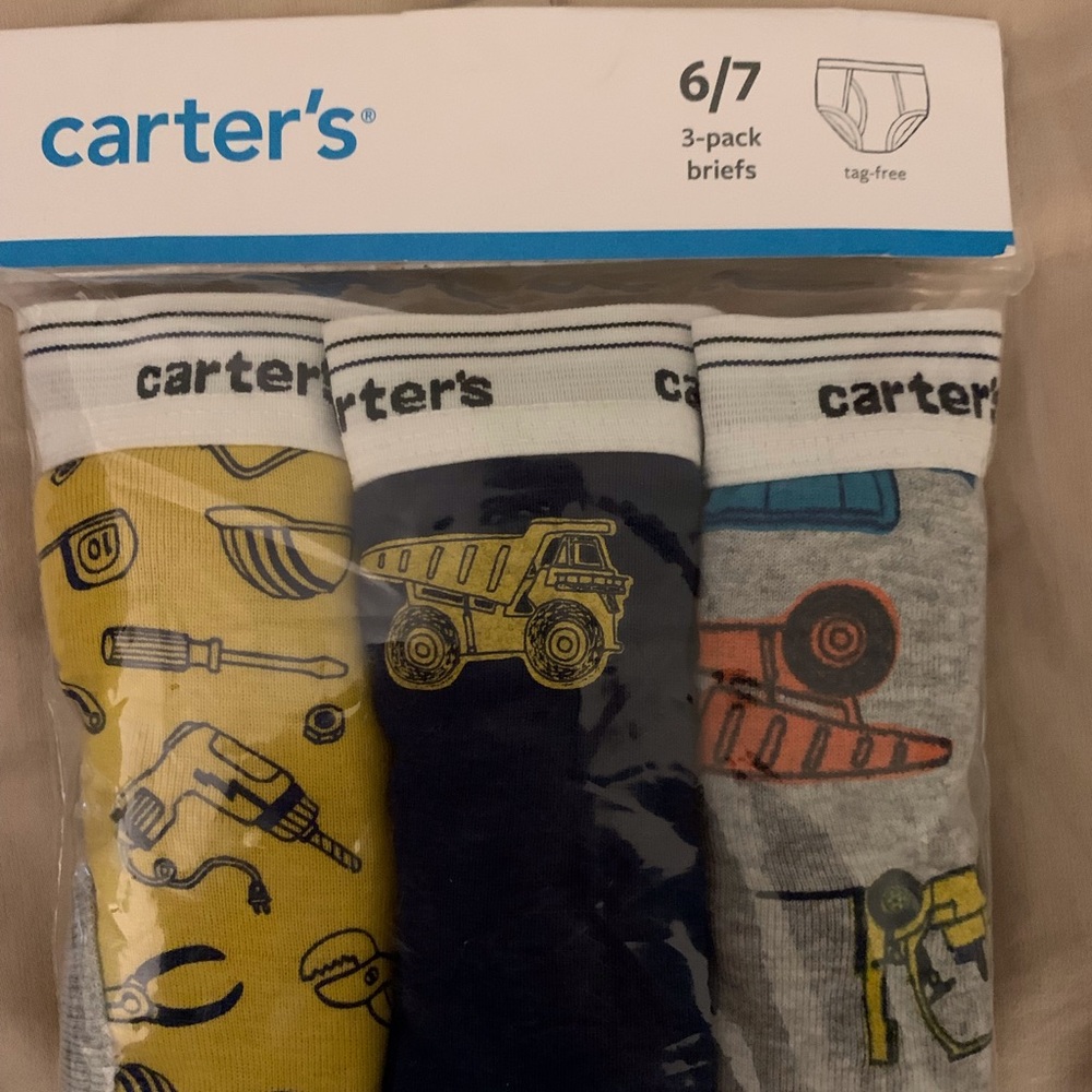 Carter’s boys briefs size 6/7 Brand New